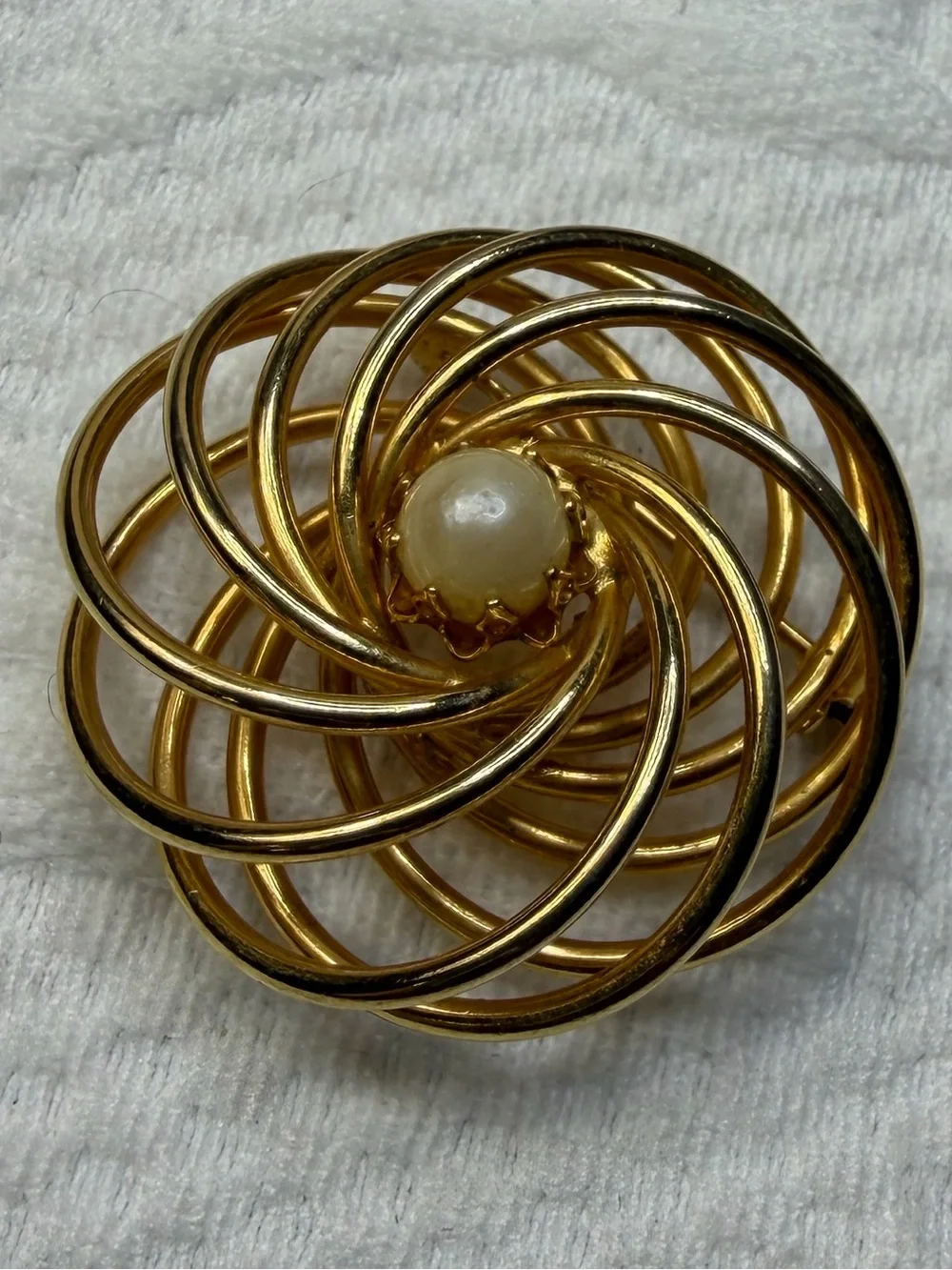 Vintage Gold-Tone Spiral Brooch with Pearl Accent